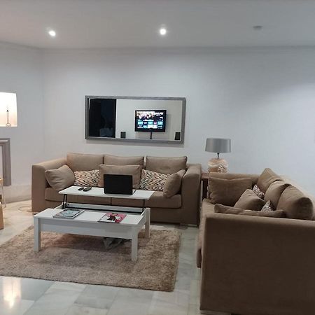 Ferienwohnung Large 2 Bed Apt Puerto Banus Marina Private Parking Marbella Exterior foto
