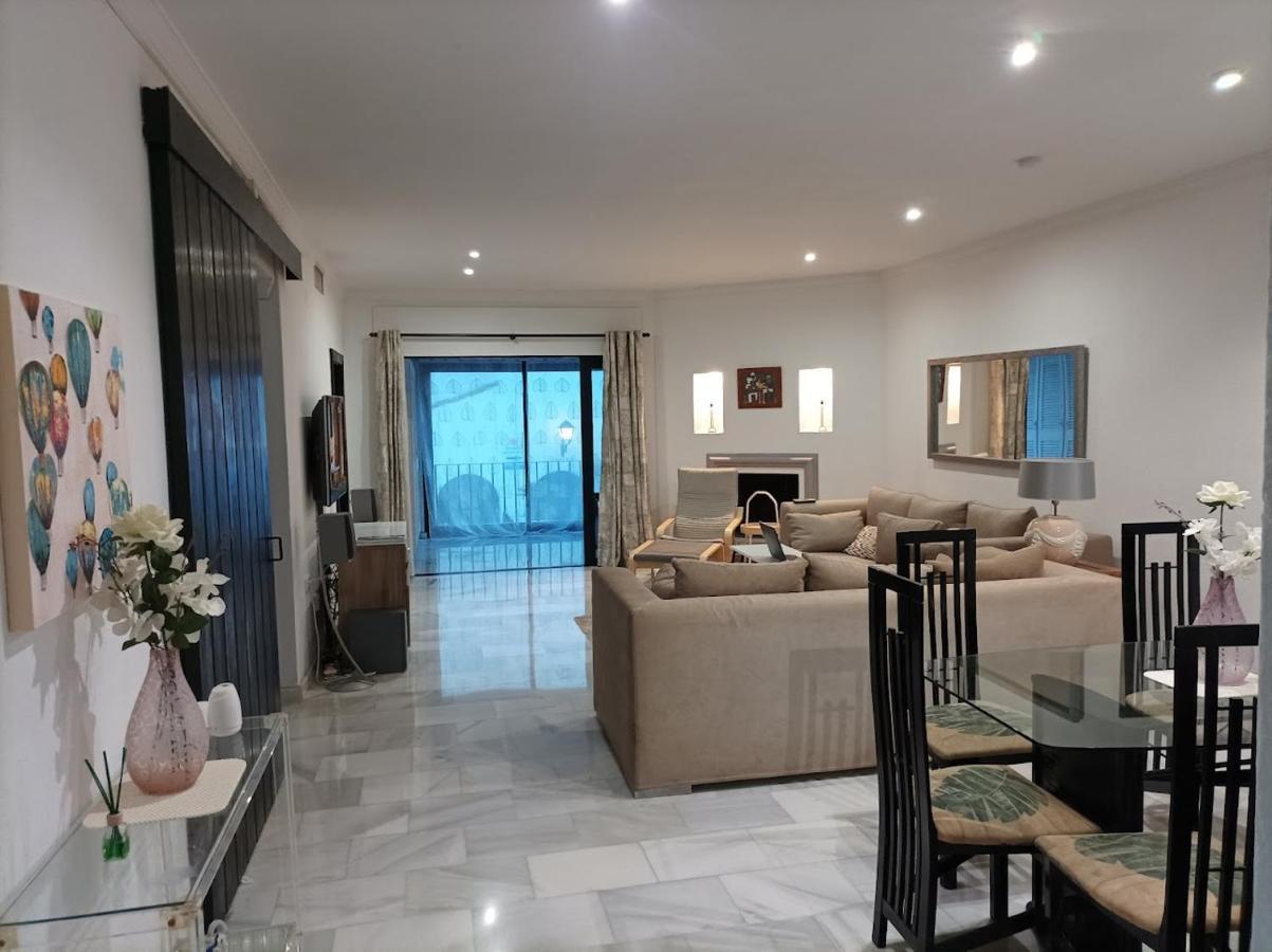 Ferienwohnung Large 2 Bed Apt Puerto Banus Marina Private Parking Marbella Exterior foto