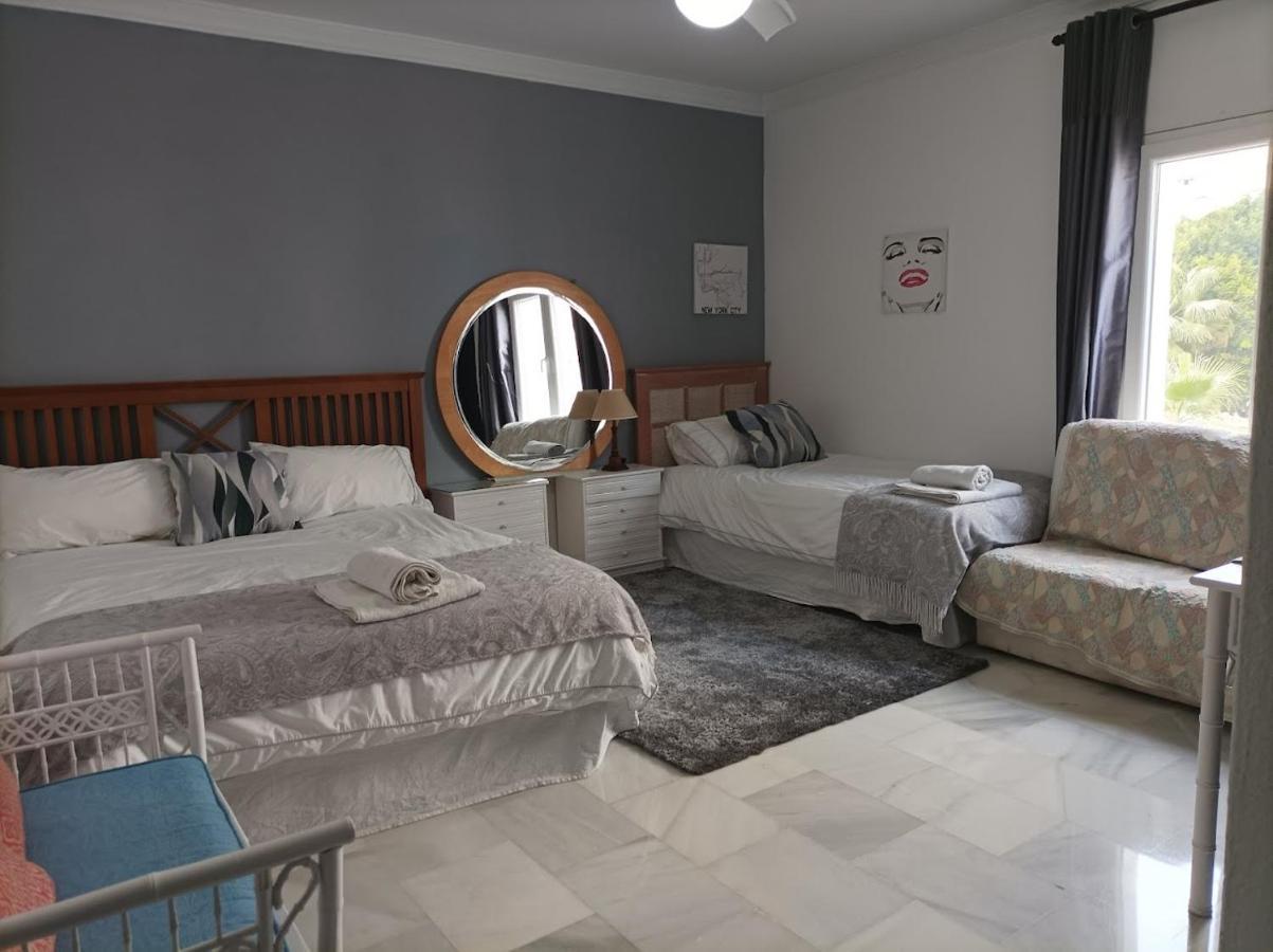 Ferienwohnung Large 2 Bed Apt Puerto Banus Marina Private Parking Marbella Exterior foto